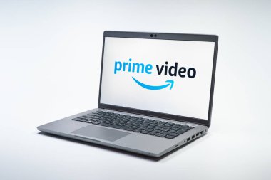 Prag, Çek Cumhuriyeti - 10 21 2024: Prime Video logosunu gösteren bir defter