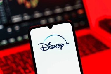 Prag, Çek Cumhuriyeti - 10 21 2024: Disney + logosunu gösteren akıllı telefon.