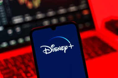 Prag, Çek Cumhuriyeti - 10 21 2024: Disney + logosunu gösteren akıllı telefon.