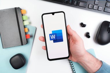 Prag, Çek Cumhuriyeti - 10 21 2024: Kelime logosunu gösteren akıllı telefon.