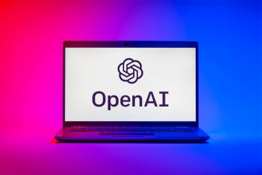Prag, Çek Cumhuriyeti - 10 21 2024: OpenAI logosunu gösteren bir defter