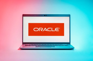 Prag, Çek Cumhuriyeti - 12 Ocak 2025: Kahin logosunu gösteren dizüstü bilgisayar.