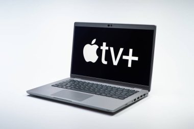 Prag, Çek Cumhuriyeti - 12 Ocak 2025: AppleTV + logoyu gösteren dizüstü bilgisayar.
