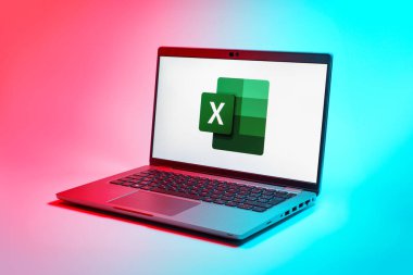 Prag, Çek Cumhuriyeti - 12 Ocak 2025: Ekspres logoyu gösteren dizüstü bilgisayar.