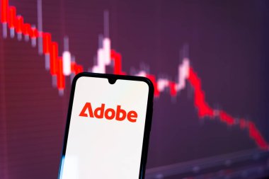 Prag, Çek Cumhuriyeti - 720 2024: Yüzeyde Adobe logosunu gösteren akıllı telefon
