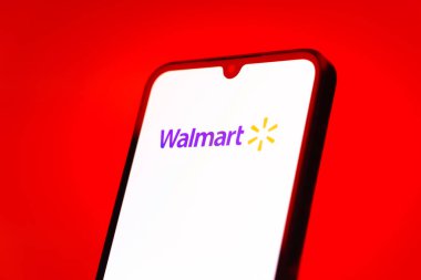 Prag, Çek Cumhuriyeti - 10 21 2024: Walmart logosunu gösteren bir defter.