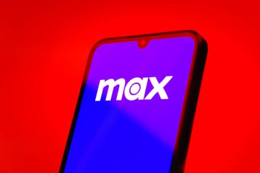 Prag, Çek Cumhuriyeti - 10 21 2024: Maksimum logoyu gösteren akıllı telefon.