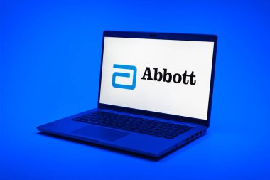 Prag, Çek Cumhuriyeti - 21 Ekim 2024: Başrahip logosunu gösteren modern dizüstü bilgisayar ekranı