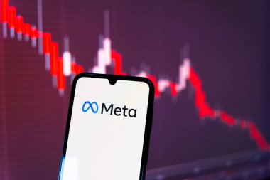 Prag, Çek Cumhuriyeti - 720 2024: Meta logosunu gösteren akıllı telefon