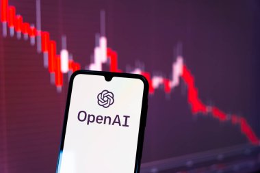 Prag, Çek Cumhuriyeti - 720 2024: OpenAI logosunu gösteren akıllı telefon