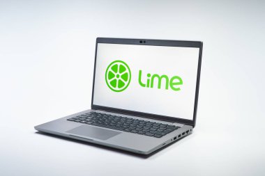 Prag, Çek Cumhuriyeti - 02 21 2025: Lime logosunu gösteren dizüstü bilgisayar.