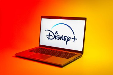 Prag, Çek Cumhuriyeti - 02 21 2025: Disney + logosunu gösteren dizüstü bilgisayar.