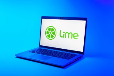 Prag, Çek Cumhuriyeti - 02 21 2025: Lime logosunu gösteren dizüstü bilgisayar.