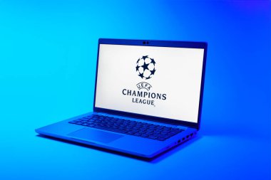 Prag, Çek Cumhuriyeti - 02 21 2025: Şampiyonlar Ligi logosunu gösteren dizüstü bilgisayar.