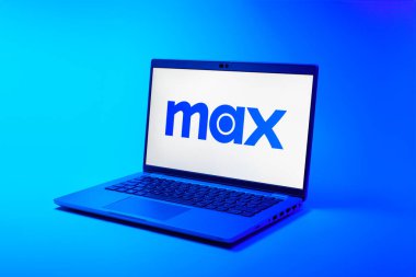 Prag, Çek Cumhuriyeti - 02-21-2025: Max logosunu gösteren dizüstü bilgisayar.