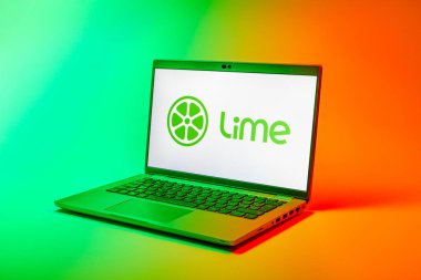 Prag, Çek Cumhuriyeti - 02 21 2025: Lime logosunu gösteren dizüstü bilgisayar.