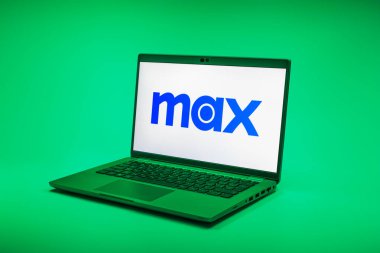 Prag, Çek Cumhuriyeti - 02-21-2025: Max logosunu gösteren dizüstü bilgisayar.