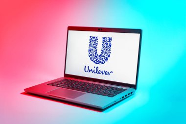 Prag, Çek Cumhuriyeti - 02 21 2025: Dizüstü bilgisayarda Unilever logosu görülüyor.