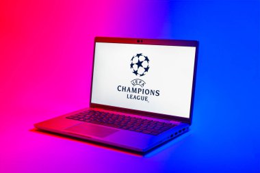 Prag, Çek Cumhuriyeti - 02 21 2025: Şampiyonlar Ligi logosunu gösteren dizüstü bilgisayar.