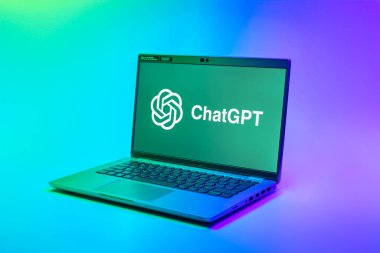 Prag, Çek Cumhuriyeti - 02 21 2025: ChatGPT logosunu gösteren dizüstü bilgisayar.