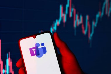 Prag, Çek Cumhuriyeti - 02 21 2025: Takım logosunu gösteren dizüstü bilgisayar.