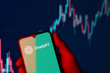 Prag, Çek Cumhuriyeti - 02 21 2025: ChatGPT logosunu gösteren dizüstü bilgisayar.