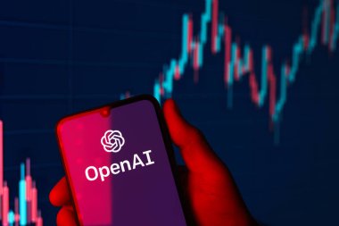 Prag, Çek Cumhuriyeti - 02 21 2025: OpenAI logosunu gösteren dizüstü bilgisayar.