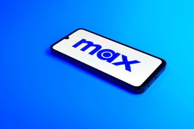 Prag, Çek Cumhuriyeti - 02-21-2025: Max logosunu gösteren dizüstü bilgisayar.