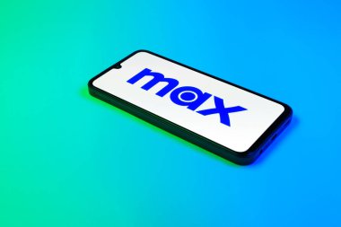 Prag, Çek Cumhuriyeti - 02-21-2025: Max logosunu gösteren dizüstü bilgisayar.