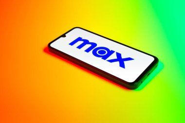 Prag, Çek Cumhuriyeti - 02-21-2025: Max logosunu gösteren dizüstü bilgisayar.