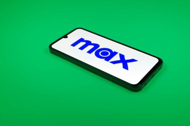 Prag, Çek Cumhuriyeti - 02-21-2025: Max logosunu gösteren dizüstü bilgisayar.