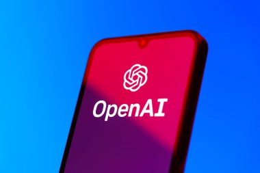 Prag, Çek Cumhuriyeti - 10 21 2024: OpenAI logosunu gösteren akıllı telefon.