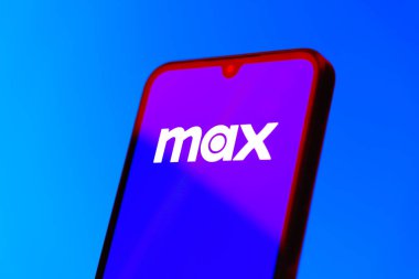 Prag, Çek Cumhuriyeti - 10 21 2024: Maksimum logoyu gösteren akıllı telefon.