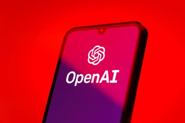Prag, Çek Cumhuriyeti - 10 21 2024: OpenAI logosunu gösteren akıllı telefon.
