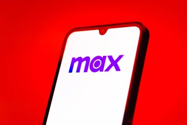 Prag, Çek Cumhuriyeti - 10 21 2024: Maksimum logoyu gösteren akıllı telefon.