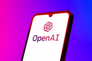 Prag, Çek Cumhuriyeti - 10 21 2024: OpenAI logosunu gösteren akıllı telefon.