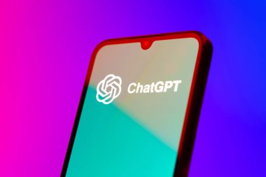 Prag, Çek Cumhuriyeti - 10 21 2024: ChatGPT logosunu gösteren akıllı telefon.
