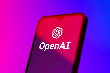 Prag, Çek Cumhuriyeti - 10 21 2024: OpenAI logosunu gösteren akıllı telefon.