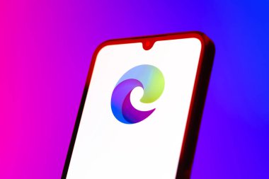 Prag, Çek Cumhuriyeti - 10 21 2024: Sınırın logosunu gösteren akıllı telefon.