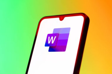 Prag, Çek Cumhuriyeti - 10 21 2024: Kelime logosunu gösteren akıllı telefon.