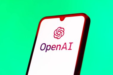 Prag, Çek Cumhuriyeti - 10 21 2024: OpenAI logosunu gösteren akıllı telefon.