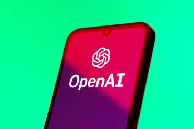 Prag, Çek Cumhuriyeti - 10 21 2024: OpenAI logosunu gösteren akıllı telefon.