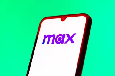 Prag, Çek Cumhuriyeti - 10 21 2024: Maksimum logoyu gösteren akıllı telefon.