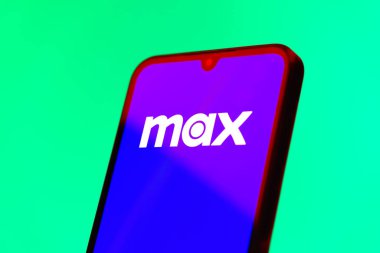 Prag, Çek Cumhuriyeti - 10 21 2024: Maksimum logoyu gösteren akıllı telefon.