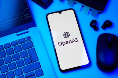 Prag, Çek Cumhuriyeti - 10 21 2024: OpenAI logosunu gösteren akıllı telefon.