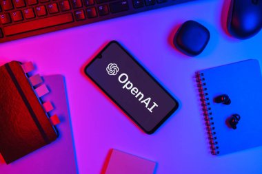 Prag, Çek Cumhuriyeti - 10 21 2024: OpenAI logosunu gösteren akıllı telefon.