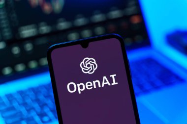 Prag, Çek Cumhuriyeti - 10 21 2024: OpenAI logosunu gösteren akıllı telefon.