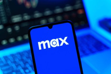 Prag, Çek Cumhuriyeti - 10 21 2024: Maksimum logoyu gösteren akıllı telefon.