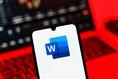 Prag, Çek Cumhuriyeti - 10 21 2024: Kelime logosunu gösteren akıllı telefon.