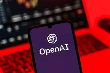 Prag, Çek Cumhuriyeti - 10 21 2024: OpenAI logosunu gösteren akıllı telefon.